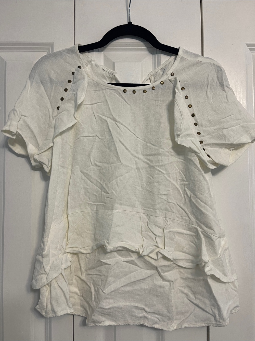 Moon River Women’s Cream Ruffle Short-Sleeve Top with Stud Detail